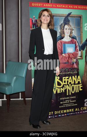Paola Cortellesi beim Fotoruffilm LA BEFANA VIEN DI NOTTE, 20. Dezember 18, Mailand, Italien, 120. Dezember 2018 (Foto: © Canio Romaniello/Soevermedia via ZUMA Press) Stockfoto