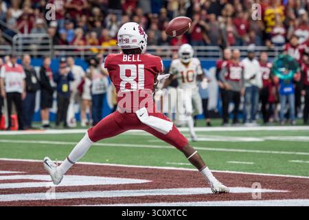 28. Dezember 2018: Der Wide Receiver der Washington State Cougars Renard Bell (81) macht während des 1. Viertels des Alamo Bowl NCAA-Fußballspiels zwischen den Iowa State Cyclones und den Washington State Cougars im Alamodome in San Antonio (Texas) einen Touchdown. ..Trask Smith/CSM(Credit Image: &Copy; Trask Smith/CSM via ZUMA Wire) Stockfoto