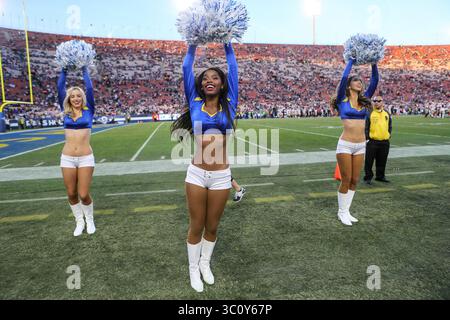 30. Dezember 2018 Los Angeles, CA...Rams Cheerleader während der NFL San Francisco 49ers vs Los Angeles Rams im Los Angeles Memorial Coliseum in Los Angeles, CA am 30 2018. Dezember. Jevone Moore(Credit Image: &Copy; Jevone Moore/CSM via ZUMA Wire) Stockfoto