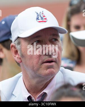 FLUSHING NY - AUGUST 30: Schauspieler Kevin Spacey, Tag sechs der US Open 2014 im USTA Billie Jean King National Tennis Center am 30. August 2014 im Stadtteil Flushing des Queens Borough von New York City. (Kreditbild: © SMG via ZUMA Wire) Stockfoto