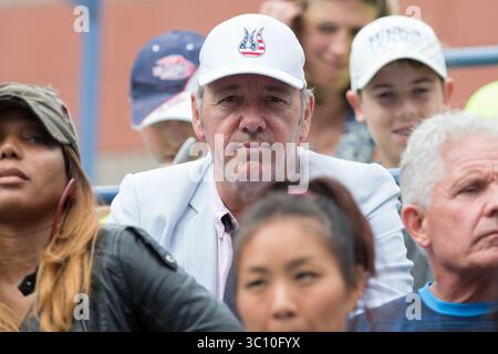 FLUSHING NY - AUGUST 30: Schauspieler Kevin Spacey, Tag sechs der US Open 2014 im USTA Billie Jean King National Tennis Center am 30. August 2014 im Stadtteil Flushing des Queens Borough von New York City. (Kreditbild: © SMG via ZUMA Wire) Stockfoto