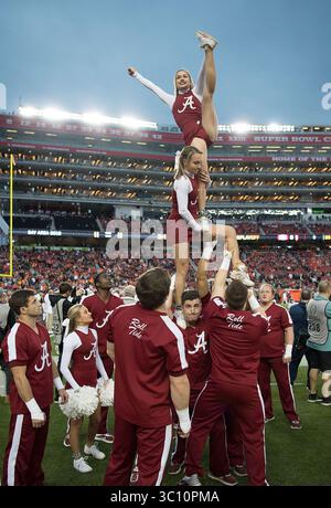 7. Januar 2019 – Santa Clara, Kalifornien, USA – die Cheerleader der Alabama Crimson Tide während ihres College National Championship-Spiels mit den Clemson Tigers am Montag, 7. Januar 2019, im Levi's Stadium in Santa Clara, Kalifornien. (Bild: © Prensa Internacional Via ZUMA Wire) Stockfoto