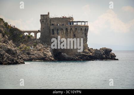 Die Ruinen in Minori, einer kleinen Stadt an der Amalfiküste in Italien, Salerno in der Region Kampanien an einem Sommertag Stockfoto