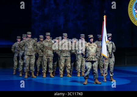 Die US Army Field Band nimmt an der Zeremonie des Kommandowechsels für Brig Teil. General Antoinette R. Gant und Generalmajor Trevor J. Bredenkamp. Während der Zeremonie, Brig. General Gant übernahm das Kommando über den Militärbezirk Washington und die Joint Task-Force National Capital Region von Major General Bredenkamp. Die Zeremonie wurde von General Randy A. George, 41. Stabschef der Armee, und General Gregory M. Guillot, Kommandeur des North American Aerospace Defense Command und des US Northern Command geleitet. Foto der U.S. Army von Sgt. 1st Class Brittany Primavera, 21. Juli 2025 in Stockfoto