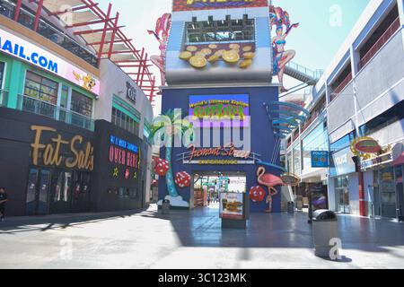 Las Vegas, USA - Juni 2025: Ein Bild von der Fremont Street Experience am Morgen Stockfoto