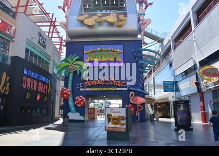 Las Vegas, USA - Juni 2025: Ein Bild von der Fremont Street Experience am Morgen Stockfoto