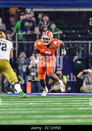 29. Dezember 2018 Arlington, TX...Clemson Defensive End, Austin Bryant (7), in Aktion beim NCAA Football Cotton Bowl zwischen den Clemson Tigers und den Notre Dame Fighting Irish im AT&T Stadium in Arlington, TX. (Absoluter vollständiger Fotograf & Firmenkredit: Joe Calomeni / MarinMedia.org / Cal Sport Media)(Kreditbild: &Copy; Joe Calomeni / Marinmedia.Org //CSM via ZUMA Wire) Stockfoto