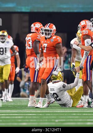 29. Dezember 2018 Arlington, TX...Clemson Defensive End, Austin Bryant (7), in Aktion beim NCAA Football Cotton Bowl zwischen den Clemson Tigers und den Notre Dame Fighting Irish im AT&T Stadium in Arlington, TX. (Absoluter vollständiger Fotograf & Firmenkredit: Joe Calomeni / MarinMedia.org / Cal Sport Media)(Kreditbild: &Copy; Joe Calomeni / Marinmedia.Org //CSM via ZUMA Wire) Stockfoto