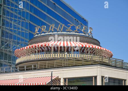 Café Kranzler und Bürohaus Neues Kranzlereck, Kurfürstendamm, Charlottenburg, Bezirk Charlottenburg-Wilmersdorf, Berlin, Deutschland *** Café Kranzler und Bürogebäude Neues Kranzlereck, Kurfürstendamm, Charlottenburg, Bezirk Charlottenburg Wilmersdorf, Berlin, Deutschland Stockfoto
