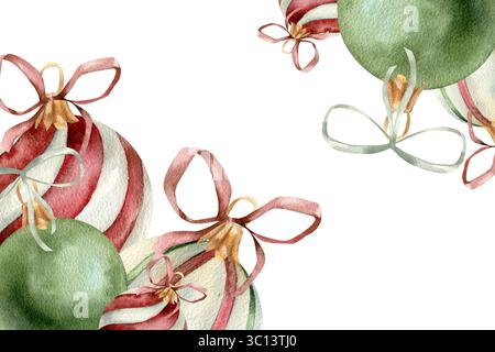 Weihnachtliches Banner mit Aquarellfarben farbenfrohe Kugeln Illustration. Handgezeichnete rote, grüne und gestreifte Weihnachtsbaumdekorationen, Neujahr und Winter Stockfoto