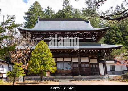 Takayama Japan Tempel Sakura Kirschbäume Parks Menschen Blumen Statuen Tradition Architektur Schilder Holzhäuser Schrein Stockfoto