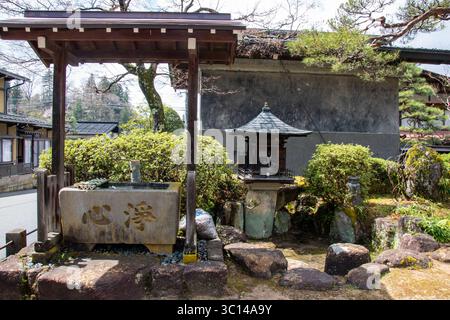 Takayama Japan Tempel Sakura Kirschbäume Parks Menschen Blumen Statuen Tradition Architektur Schilder Holzhäuser Schrein Stockfoto