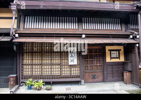 Takayama Japan Tempel Sakura Kirschbäume Parks Menschen Blumen Statuen Tradition Architektur Schilder Holzhäuser Schrein Stockfoto