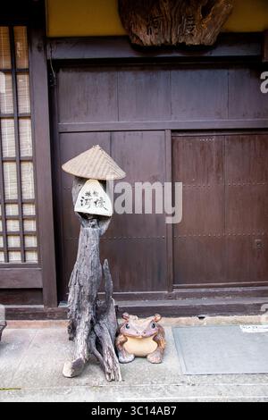 Takayama Japan Tempel Sakura Kirschbäume Parks Menschen Blumen Statuen Tradition Architektur Schilder Holzhäuser Schrein Stockfoto