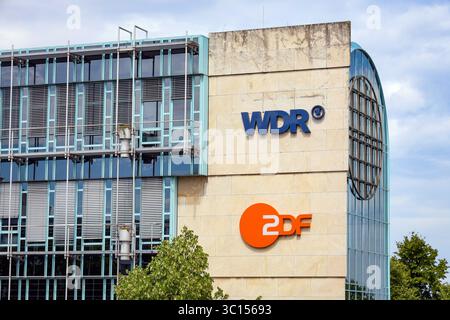 Düsseldorf, Nordrhein-Westfalen, Deutschland - Funkhaus Düsseldorf mit den Fernsehsendern WDR und ZDF, am neuen Zollhof im Medienhafen. Stockfoto