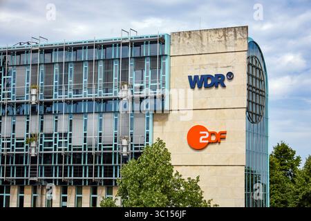 Düsseldorf, Nordrhein-Westfalen, Deutschland - Funkhaus Düsseldorf mit den Fernsehsendern WDR und ZDF, am neuen Zollhof im Medienhafen. Stockfoto