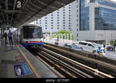 BTS Skytrain-Haltestelle, Bangkok, Thailand Stockfoto