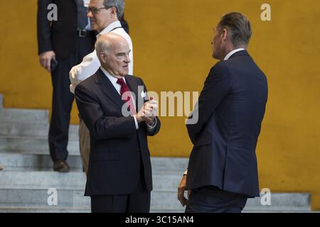 Henry Kravis (Miteigentümer der Investmentgesellschaft KKR) und Mathias Doepfner (CEO der Axel Springer SE) nach dem Investitionsgipfel Made for Germany auf der F Stockfoto