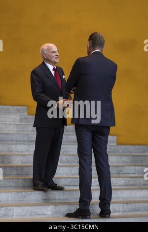 Henry Kravis (Miteigentümer der Investmentgesellschaft KKR) und Mathias Doepfner (CEO der Axel Springer SE) nach dem Investitionsgipfel Made for Germany auf der F Stockfoto