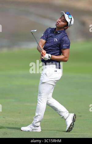 19. Januar 2019 - Singapur - Shotaro Wada of Japan spielt in der dritten Runde der Singapore Open auf dem Serapong-Golfplatz, Sentosa Golf Club, einen Schuss auf das 7. Loch. (Bild: © Paul Miller/ZUMA Wire) Stockfoto