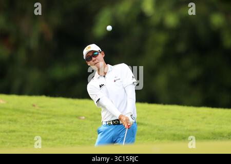 19. Januar 2019 – Singapur – der thailändische Jazz Janewattanond spielt während der dritten Runde der Singapore Open auf dem Serapong Course im Sentosa Golf Club einen Schuss auf das 10. Loch. (Bild: © Paul Miller/ZUMA Wire) Stockfoto