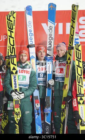 19. Januar 2019: Zakopane, Polen – KARL GEIGER, MARKUS EISENBICHLER, STEPHAN LEYHE feierte nach dem Sieg des Mannschaftswettbewerbs der FIS Skispringen-Weltmeisterschaft in Zakopane. (Foto: © Damian Klamka/ZUMA Wire) Stockfoto