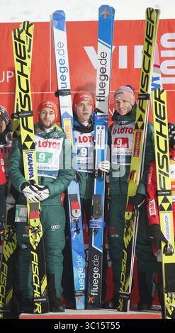 19. Januar 2019: Zakopane, Polen – KARL GEIGER, MARKUS EISENBICHLER, STEPHAN LEYHE feierte nach dem Sieg des Mannschaftswettbewerbs der FIS Skispringen-Weltmeisterschaft in Zakopane. (Foto: © Damian Klamka/ZUMA Wire) Stockfoto