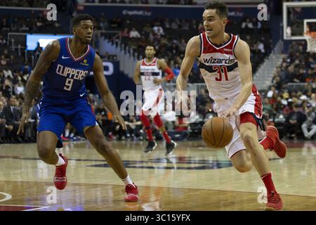20. November 2018: Washington, DC, VEREINIGTE STAATEN - der Wächter der Washington Wizards Tomas Satoransky (31) tribbelt während des Spiels zwischen den Los Angeles Clippers und Washington Wizards in der Capitol One Arena in Washington, DC am 20. November 2018. (Bild: © Alex Edelman/ZUMA Wire) Stockfoto