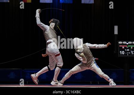 Essen, Deutschland. Juli 2025. Essen, Nordrhein-Westfalen, 22. Juli 2025: Jan Hieromin Nowak (Polen) im Duell mit Tommaso Martini (Italien) während der FISU World University Games Rhein-Ruhr 2025 Mens Foil Fencing Team Gold Medal Match in der Messe Essen Halle 5 in Essen. (Kjetil Waber/SPP) Credit: SPP Sport Press Photo. /Alamy Live News Stockfoto