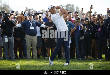 24. Januar 2019 - San Diego, CA, USA - Xander Schauffele trifft am Donnerstag, 24. Januar 2019, auf dem 15. Loch des South Courses während der ersten Runde der Farmers Insurance Open auf dem Torrey Pines Golf Course in San Diego. (Bild: © K.C. Alfred/San Diego Union-Tribune/TNS via ZUMA Wire) Stockfoto