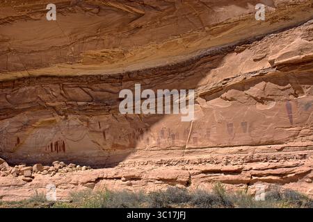 Horseshoe Canyon Pictograph, Utah, USA – Indianer auf Sandstone Stockfoto