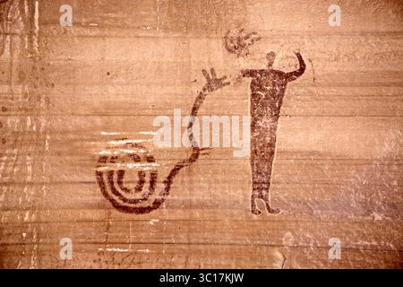 Mystische Pictographs on Desert Cliffs – Buckhorn Wash Panel Utah, USA Stockfoto