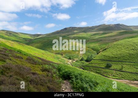 Wunderschöne Landschaft rund um das Kinder Reservoir über dem Dorf Hayfield im Peak District Nationalpark in Derbyshire, England. Stockfoto