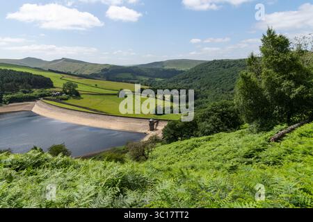 Wunderschöne Landschaft rund um das Kinder Reservoir über dem Dorf Hayfield im Peak District Nationalpark in Derbyshire, England. Stockfoto