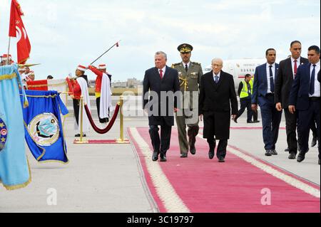 3. Februar 2019 - Tunis, Tunesien - König Abdullah II. Von Jordanien und seine Frau Königin Rania wurden vom Präsidenten der Republik BÃ Caid Essebsi am Flughafen Tunis-Karthago empfangen, der Tunesien für ein paar Stunden besucht, Sonntag, 3. Februar 2019. (Bild: © Chokri Mahjoub/ZUMA Wire) Stockfoto