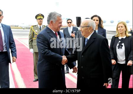 3. Februar 2019 - Tunis, Tunesien - König Abdullah II. Von Jordanien und seine Frau Königin Rania wurden vom Präsidenten der Republik BÃ Caid Essebsi am Flughafen Tunis-Karthago empfangen, der Tunesien für ein paar Stunden besucht, Sonntag, 3. Februar 2019. (Bild: © Chokri Mahjoub/ZUMA Wire) Stockfoto