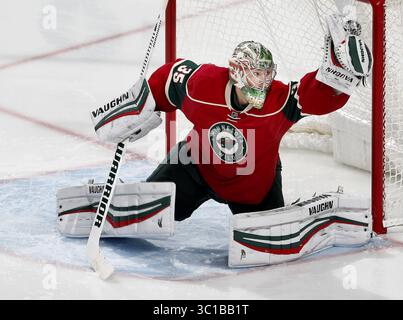 18. Oktober 2016: St. Paul, MN, USA – Minnesota Wild Torhüter Darcy Kuemper (35) sicherte sich im dritten Zeitraum einen Rausch. .. .. .. .. - 18. Oktober 2016, St. Paul, MN, Xcel Energy Center, NHL, Minnesota Wild vs. Los Angeles Kings (Kreditbild: Carlos Gonzalez/Minneapolis Star Tribune/TNS via ZUMA Wire) Stockfoto