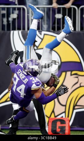 6. November 2016: Minneapolis, MN, USA: Andrew Sendejo (34) traf Golden Tate (15), als er in die Endzone sprang, um den siegreichen Touchdown in der Überstunden zu erzielen. Detroit schlug Minnesota mit 22:16. .. - 6. November 2016, Minneapolis, MN, US Bank Stadium, NFL, Minnesota Vikings vs. Detroit Lions (Kreditbild: Carlos Gonzalez/Minneapolis Star Tribune/TNS via ZUMA Wire) Stockfoto