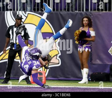6. November 2016: Minneapolis, MN, USA: Andrew Sendejo (34) traf Golden Tate (15), als er in die Endzone sprang, um den siegreichen Touchdown in der Überstunden zu erzielen. Detroit schlug Minnesota mit 22:16. .. - 6. November 2016, Minneapolis, MN, US Bank Stadium, NFL, Minnesota Vikings vs. Detroit Lions (Kreditbild: Carlos Gonzalez/Minneapolis Star Tribune/TNS via ZUMA Wire) Stockfoto