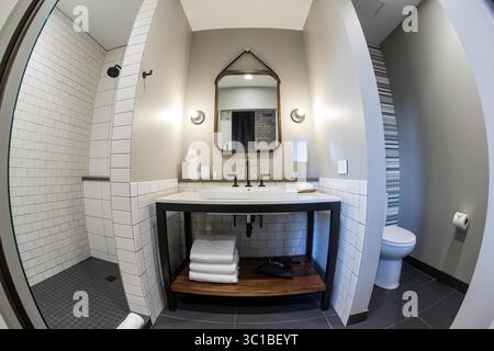 15. November 2016 - Minneapolis, MN, USA - Ein Badezimmer im Hewing Hotel in Minneapolis... .. .. - 15. November 2016, Minneapolis, MN, das Hewing Hotel ist eines der am meisten erwarteten neuen Hotels in Minneapolis. Das Hotel mit 124 Zimmern öffnet am Mittwoch offiziell seine Türen. (Kreditbild: Carlos Gonzalez/Minneapolis Star Tribune/TNS via ZUMA Wire) Stockfoto
