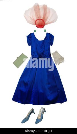 6. März 2012 - MPLS, MN - Minnesota, USA - 1950er Jahre blaues Satin Partykleid, 110 $ Vintage Satin und Tüll Hut, 26 $ Vintage Slingback Heels, 20 $ Vintage Clutch, 22 $ Vintage Kunststoff Clip Ohrringe, 24 $ Vintage weiße Baumwollhandschuhe mit Ausschnitt Detail, 16 $ alles von Lula Vintage Wear Wo to Shop: Blacklist Vintage: 25 E. 26th St., MPLS. 612-872-8552. Tatters: 2928 Lyndale Av. S., MPLS. 612-823-5285. Viaâ Vintage: 2408 Hennepin Av. S., MPLS. 612-374-3649. Lula Vintage Wear: 1587 Selby Av., St. Paul. 651-644-4110. â€¢ (Kreditbild: Joel Koyama/Minneapolis Star Tribune/TNS via ZUMA Wire) Stockfoto