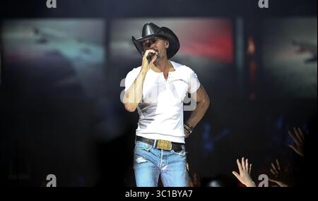 14. Mai 2011 - St. Paul, MN, USA - â€¢ ST PAUL 05/14/11 AUF DIESEM FOTO sang Tim McGraw den Song BBQ im Xcel Energy Center. (Kreditbild: Kyndell Harkness/Minneapolis Star Tribune/TNS via ZUMA Wire) Stockfoto
