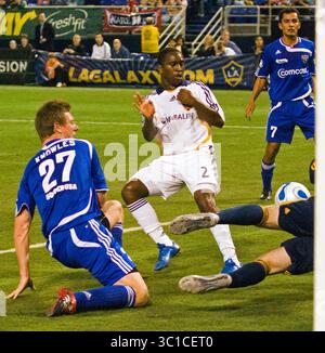 11. November 2007 – Minneapolis, Minnesota, USA – Donner #27 CAMERON KNOWLES wird von STEVE CRONIN blockiert. Nummer 2 ist Las MIKE RANDOLPH. #7 ist Thunder HUGO ALEARAT-CUELLAR. (Kreditbild: Dave Brewster/Minneapolis Star Tribune/TNS via ZUMA Wire) Stockfoto