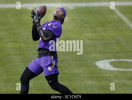 31. Juli 2016: Mankato, MN, USA – Minnesota Vikings erste Runde Draft Pick Laquon Treadwell machte während des Morning-Trainings einen Fang. - 31. Juli 2016, Mankato, MN, Minnesota State University, Mankato, Minnesota Wikings Training Camp (Bild: Carlos Gonzalez/Minneapolis Star Tribune/TNS via ZUMA Wire) Stockfoto