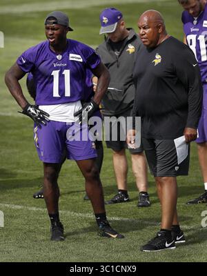 1. August 2016: Mankato, MN, USA – Minnesota Vikings, erste Runde Draft Pick Laquon Treadwell und Receivers Coach George Stewart während des Morning Training. - 1. August 2016, Mankato, MN, Minnesota State University, Mankato, Minnesota Wikings Training Camp (Bild: Carlos Gonzalez/Minneapolis Star Tribune/TNS via ZUMA Wire) Stockfoto