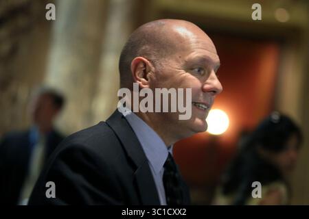Mai 2011 - St. Paul, MN, USA - 17. Mai 2011 - St. Paul, MN - letzte Woche der regulären Sitzung. AUF DIESEM FOTO: Senator Dave Thompson in den House Chambers des State Capitol. (Kreditbild: Elizabeth Flores/Minneapolis Star Tribune/TNS via ZUMA Wire) Stockfoto