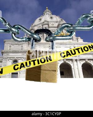 24. Mai 2011 - St. Paul, Minnesota, USA - Tim Penny spricht mit einigen Reportern über die Schritte der Hauptstadt nach der Ankündigung von ventura, Dean Barkley zu ernennen. ALLGEMEINE INFORMATIONEN: St Paul, Mn. Montag, 11. November 4/02 Tim Penny Kampagne in St. Paul. (Kreditbild: Richard Sennott/Minneapolis Star Tribune/TNS via ZUMA Wire) Stockfoto