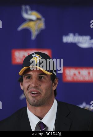 29. April 2011 - Eden Prairie, MN, USA - â€¢ EDEN PRAIRIE - 4. April 29/11 - die Minnesota Vikings stellten Quarterback Christian Ponder, ihren ersten NFL Draft Pick, bei einer Nachmittagskonferenz im Vikings Hauptquartier in Eden Prairie vor. AUF DIESEM FOTO: Der Vikings Draft Pick in der ersten Runde, Christian Ponder, beantwortete eine Frage auf seiner ersten Pressekonferenz als Wikinger Freitag Nachmittag im Winter Park. (Bild: Jeff Wheeler/Minneapolis Star Tribune/TNS via ZUMA Wire) Stockfoto