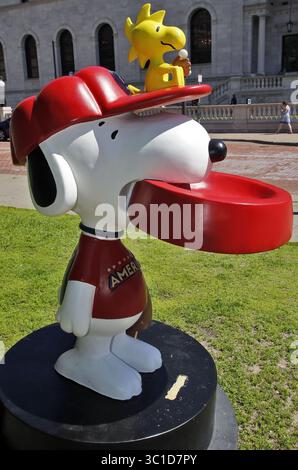 28. Mai 2014: St. Paul, Minnesota, USA: Figur Snoopy. Peanuts Comic-Charaktere im Rice Park in der Innenstadt von St. Paul. (Kreditbild: Marlin Levison/Minneapolis Star Tribune/TNS via ZUMA Wire) Stockfoto