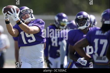 3. August 2015 - Mankato, MN, USA - Minnesota Vikings Receiver Adam Thielen (19) bekam während des Nachmittagstrainings am Montag einen Pass. - 3. August 2015, Mankato, MN, NFL, Minnesota Vikings Training Camp, Minnesota State University, Mankato, (Bild: Carlos Gonzalez/Minneapolis Star Tribune/TNS via ZUMA Wire) Stockfoto